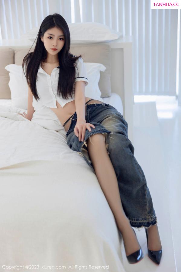 可乐Vicky  [XiuRen]高清写真图 2023.07.05 No.7027 可乐Vicky 黑丝美腿第23张图片